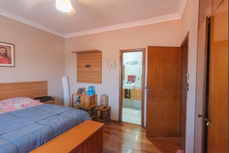 Casa à venda com 280m², 3 quartos e 6 vagasSuíte