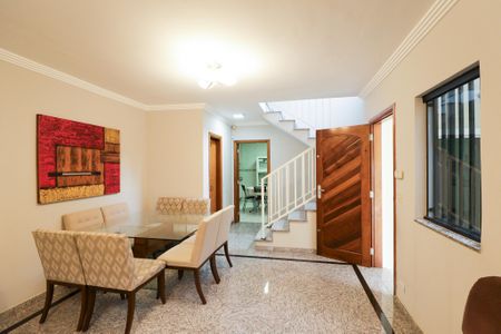 Casa à venda com 136m², 3 quartos e 2 vagasSala