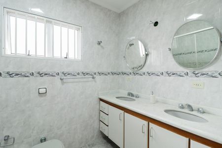 Casa à venda com 136m², 3 quartos e 2 vagasBanheiro da Suíte