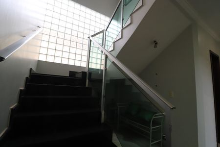 Casa para alugar com 456m², 7 quartos e 5 vagasEscada