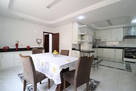 Casa para alugar com 456m², 7 quartos e 5 vagasCozinha