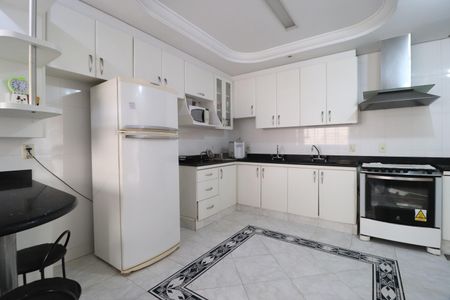 Casa para alugar com 456m², 7 quartos e 5 vagasCozinha