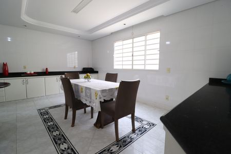 Casa para alugar com 456m², 7 quartos e 5 vagasCozinha