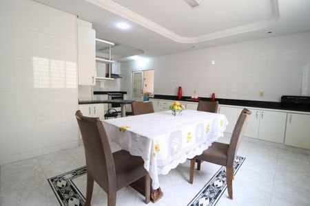 Casa para alugar com 456m², 7 quartos e 5 vagasCozinha