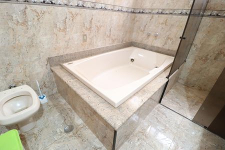 Casa para alugar com 456m², 7 quartos e 5 vagasBanheiro da Suíte 2