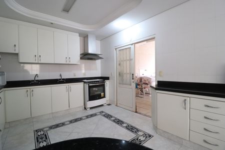 Casa para alugar com 456m², 7 quartos e 5 vagasCozinha