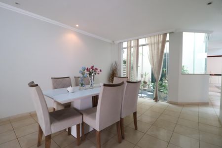 Casa para alugar com 456m², 7 quartos e 5 vagasSala de Jantar