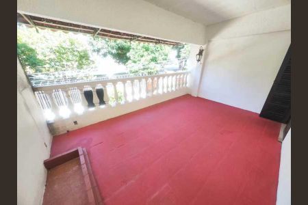 Casa de condomínio à venda com 170m², 3 quartos e 2 vagas