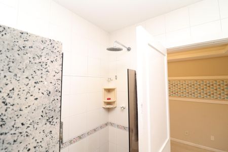 Casa à venda com 707m², 6 quartos e 4 vagasBanheiro da Suíte 1