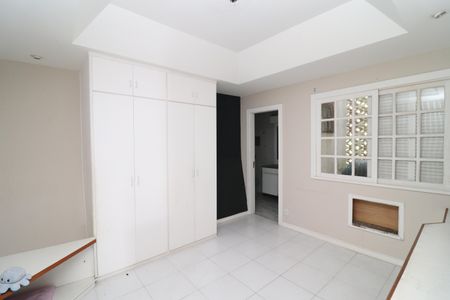 Casa à venda com 707m², 6 quartos e 4 vagasSuíte 2