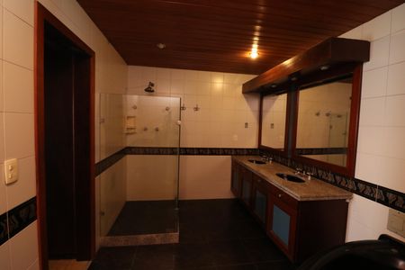 Casa à venda com 707m², 6 quartos e 4 vagasBanheiro da Suíte 3