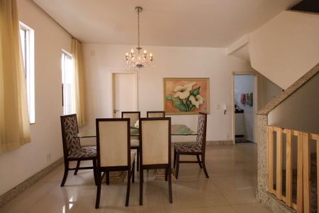 Casa à venda com 137m², 3 quartos e 4 vagas