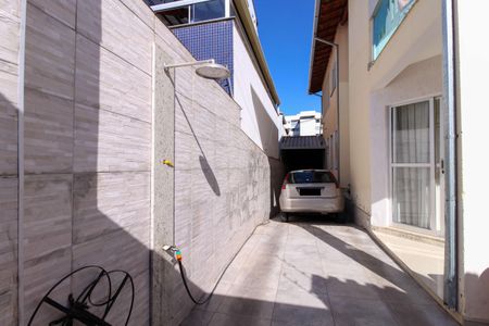 Casa à venda com 137m², 3 quartos e 4 vagas