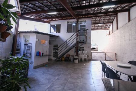 Casa à venda com 137m², 3 quartos e 4 vagas