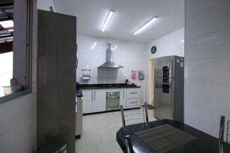 Casa à venda com 137m², 3 quartos e 4 vagas