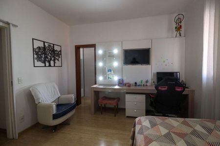 Casa à venda com 137m², 3 quartos e 4 vagas