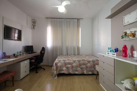 Casa à venda com 137m², 3 quartos e 4 vagas