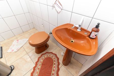 Casa à venda com 150m², 4 quartos e 2 vagas Casa à venda com 150m², 4 quartos e 2 vagasBanheiro Social