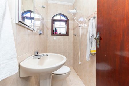 Casa à venda com 150m², 4 quartos e 2 vagas Casa à venda com 150m², 4 quartos e 2 vagasBanheiro Superior