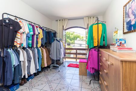 Casa à venda com 150m², 4 quartos e 2 vagas Casa à venda com 150m², 4 quartos e 2 vagasSuíte