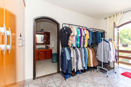 Casa à venda com 150m², 4 quartos e 2 vagas Casa à venda com 150m², 4 quartos e 2 vagasSuíte