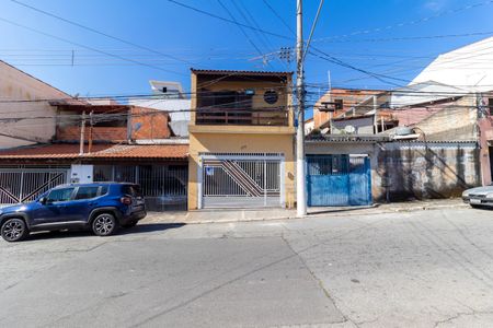 Casa à venda com 150m², 4 quartos e 2 vagas Casa à venda com 150m², 4 quartos e 2 vagasFachada