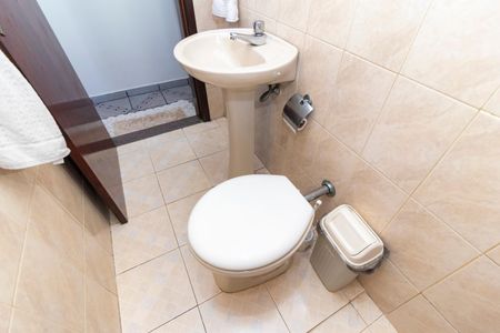 Casa à venda com 150m², 4 quartos e 2 vagas Casa à venda com 150m², 4 quartos e 2 vagasBanheiro Superior