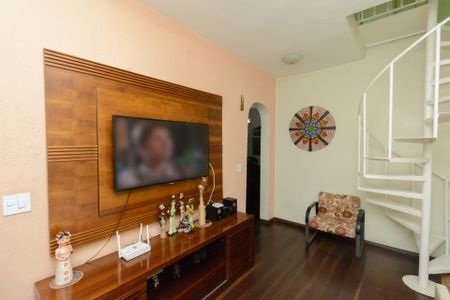 Casa à venda com 180m², 4 quartos e 2 vagas Casa à venda com 180m², 4 quartos e 2 vagasSala