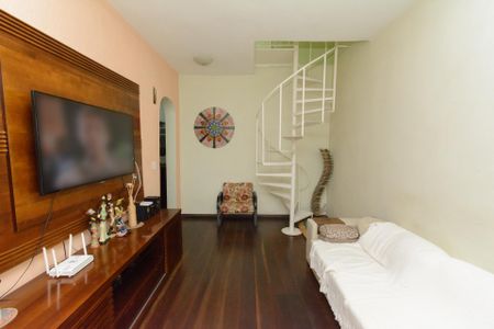 Casa à venda com 180m², 4 quartos e 2 vagas Casa à venda com 180m², 4 quartos e 2 vagasSala