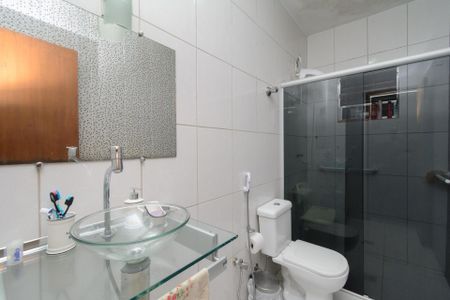 Casa à venda com 180m², 4 quartos e 2 vagas Casa à venda com 180m², 4 quartos e 2 vagasBanheiro Social