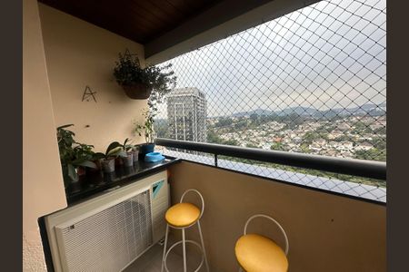 Apartamento à venda com 87m², 3 quartos e 2 vagasVaranda