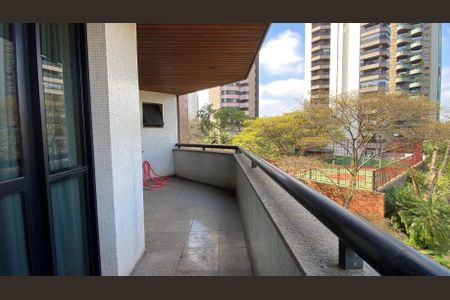 Apartamento para alugar com 500m², 4 quartos e 5 vagas Apartamento para alugar com 500m², 4 quartos e 5 vagasVaranda