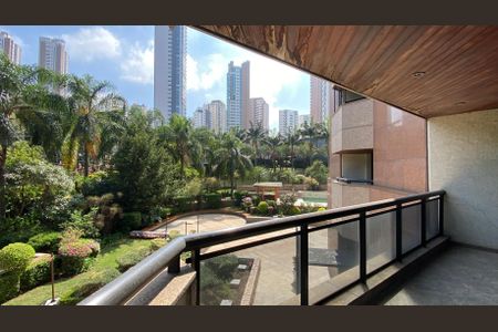 Apartamento para alugar com 500m², 4 quartos e 5 vagas Apartamento para alugar com 500m², 4 quartos e 5 vagasVaranda