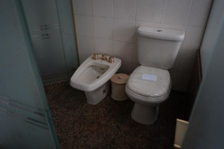 Apartamento para alugar com 500m², 4 quartos e 5 vagasBanheiro da Suíte 1