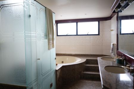 Apartamento para alugar com 500m², 4 quartos e 5 vagasBanheiro da Suíte 1