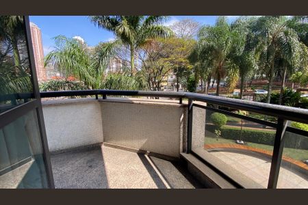 Apartamento para alugar com 500m², 4 quartos e 5 vagas Apartamento para alugar com 500m², 4 quartos e 5 vagasVaranda