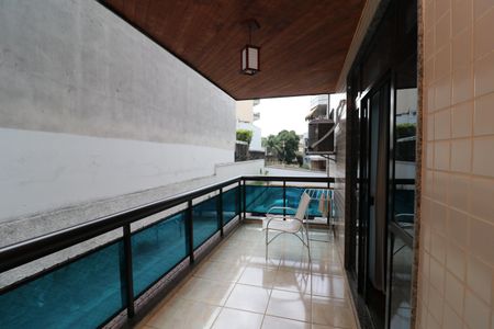 Apartamento à venda com 281m², 5 quartos e 1 vagaVaranda da Suíte 2