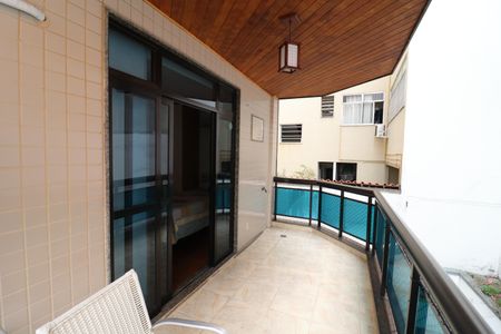 Apartamento à venda com 281m², 5 quartos e 1 vagaVaranda da Suíte 2