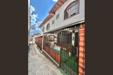 Casa à venda com 62m², 2 quartos e 1 vagaFachada