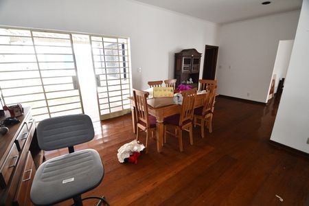 Casa à venda com 390m², 7 quartos e 4 vagasSala