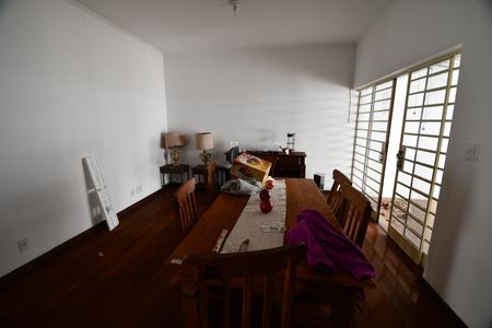 Casa à venda com 390m², 7 quartos e 4 vagasSala