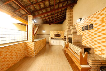 Casa à venda com 250m², 3 quartos e 2 vagas Casa à venda com 250m², 3 quartos e 2 vagasÁrea gourmet