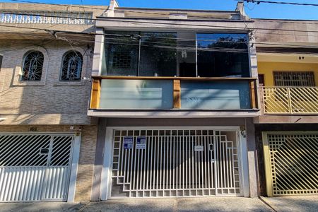 Casa à venda com 250m², 3 quartos e 2 vagas Casa à venda com 250m², 3 quartos e 2 vagasFachada