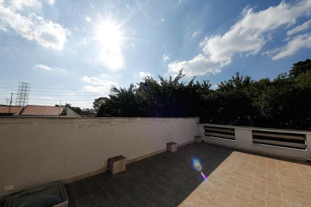 Casa à venda com 250m², 3 quartos e 2 vagas Casa à venda com 250m², 3 quartos e 2 vagasTerraço