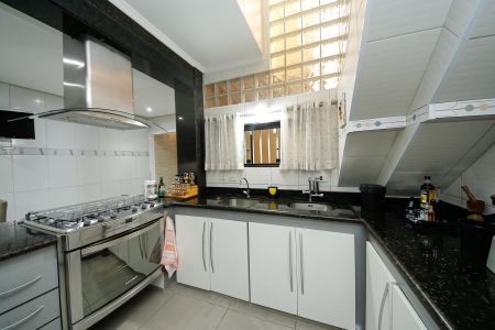 Casa à venda com 250m², 3 quartos e 2 vagas Casa à venda com 250m², 3 quartos e 2 vagasCozinha