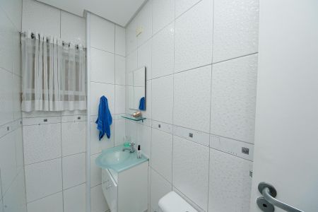 Casa à venda com 250m², 3 quartos e 2 vagas Casa à venda com 250m², 3 quartos e 2 vagasLavabo