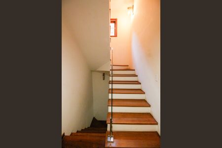 Casa à venda com 300m², 3 quartos e 2 vagasEscada