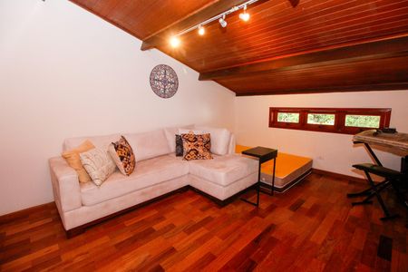 Casa à venda com 300m², 3 quartos e 2 vagasSótão