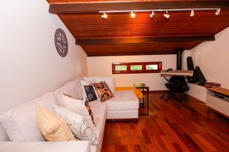 Casa à venda com 300m², 3 quartos e 2 vagasSótão