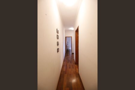 Casa à venda com 300m², 3 quartos e 2 vagasCorredor